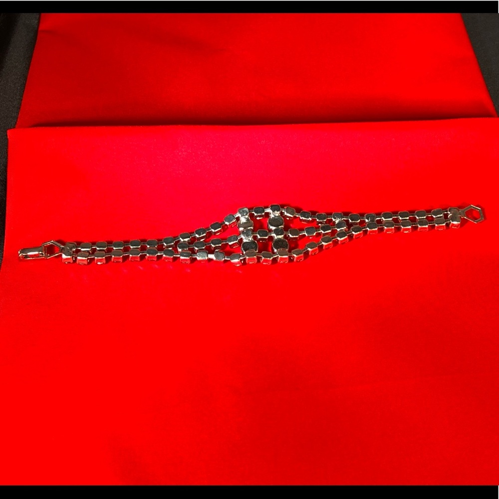 Vintage Rhinestone Bracelet - Picture 2 of 4
